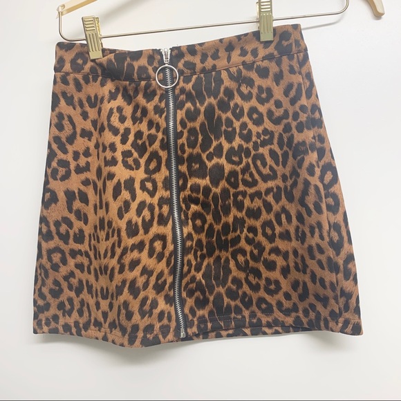 Suede leopard mini skirt - Picture 2 of 3